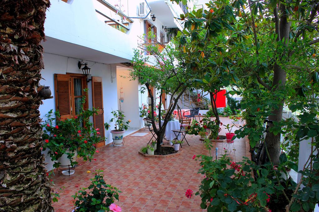 Vaya Zorba Studios Skiathos stad Rum bild