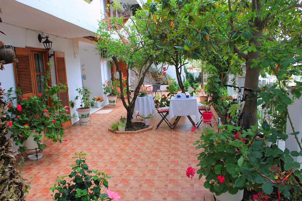 Vaya Zorba Studios Skiathos stad Rum bild