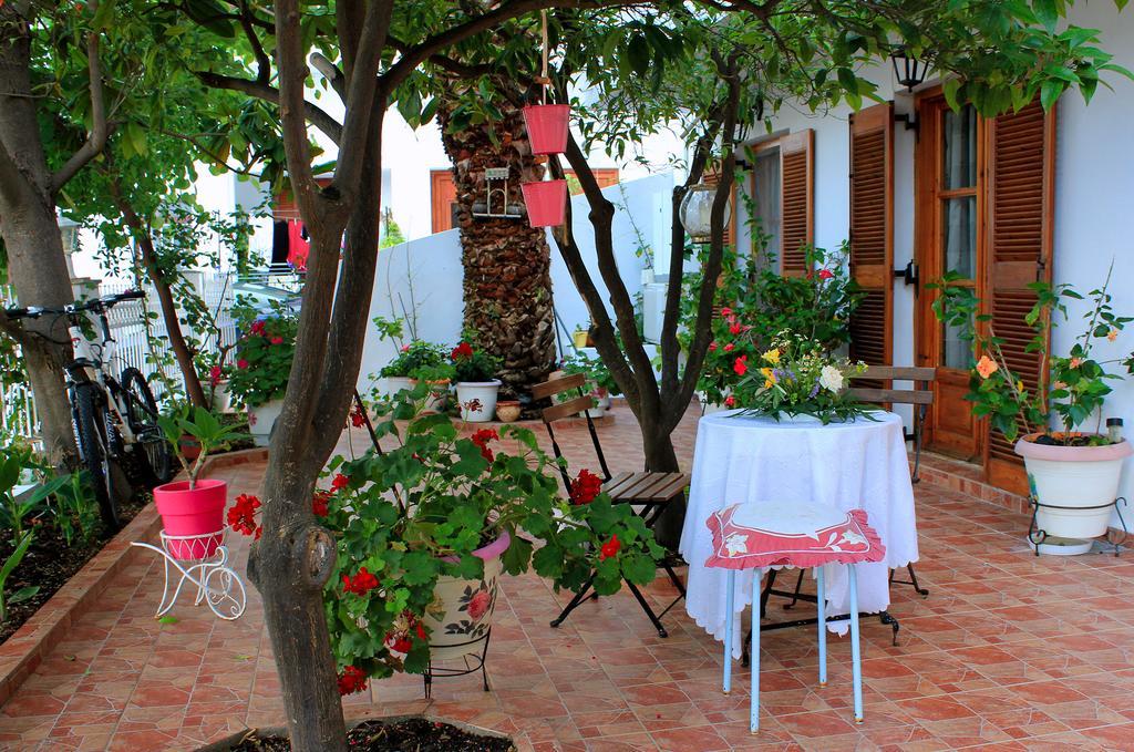Vaya Zorba Studios Skiathos stad Rum bild